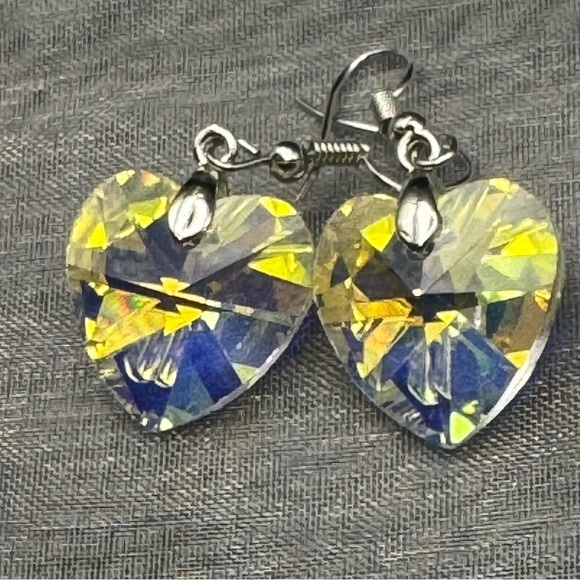 Aurora Borealis Dangle Heart Earrings. Reflective Of Light. Prism Of Colors - Picture 7 of 9